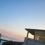 Villaaurora-mani